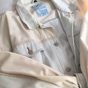 ♻️Vintage Two-Toned Jean Jacket♻️